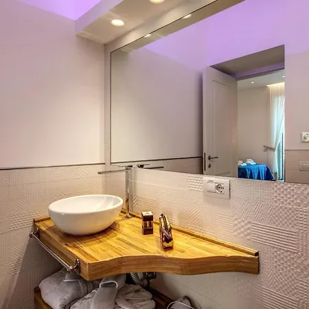 Oda ve Kahvaltı Square