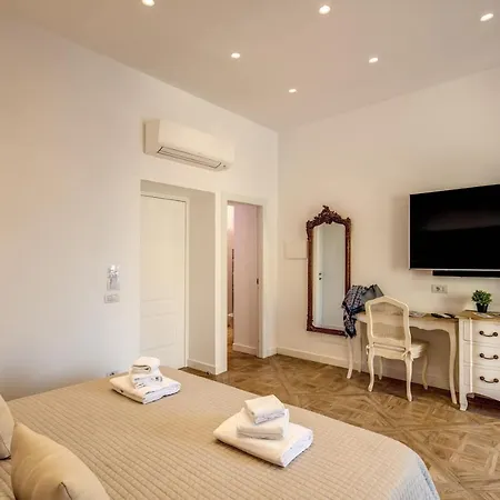 Square 4* Сорренто