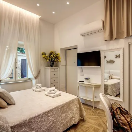 Square 4* Сорренто