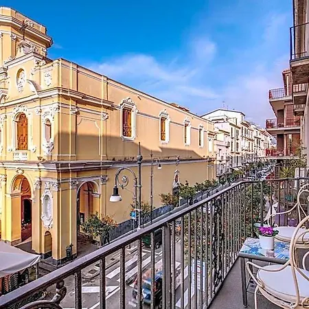 Oda ve Kahvaltı Square Sorrento