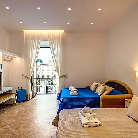 Square 4* Sorrento