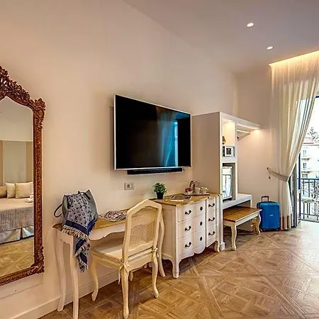 Square Oda ve Kahvaltı 4*