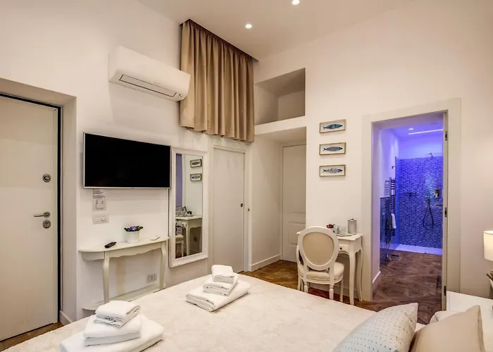 Alojamento de Acomodação e Pequeno-almoço Square 4*