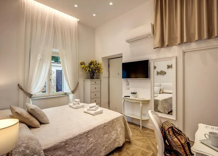 Square 4* Sorrento