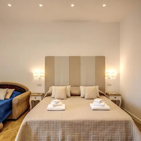 Square Bed & Breakfast