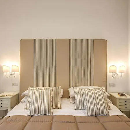 Bed & Breakfast Square 4*