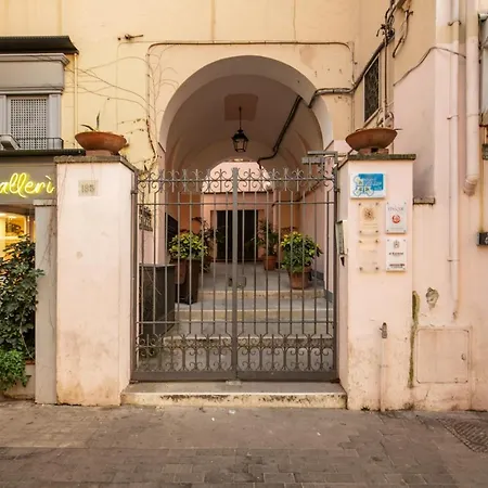 Square B&B *
