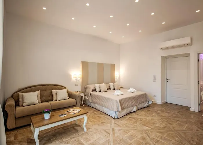 לינה וארוחת בוקר Square