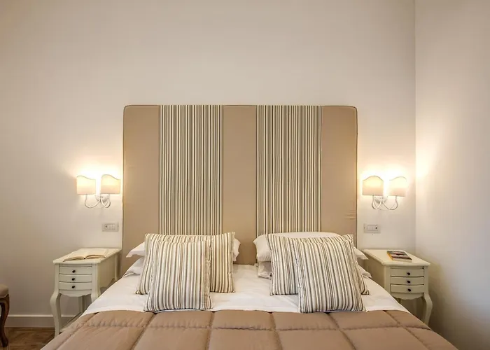 Bed & Breakfast Square 4*