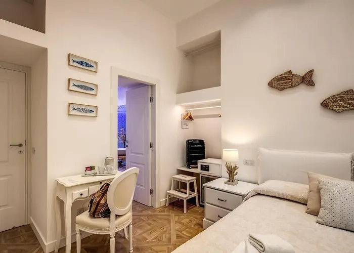 לינה וארוחת בוקר Square 4*