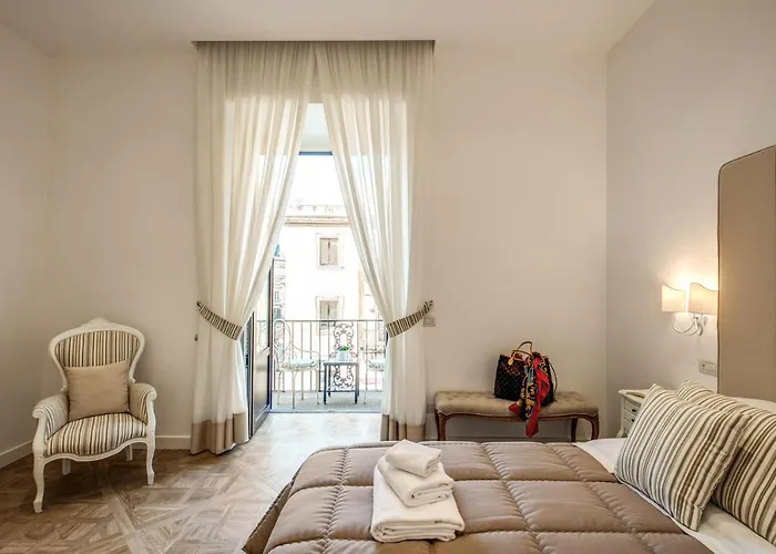 לינה וארוחת בוקר Square